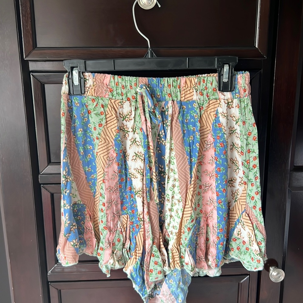 Floral print ruffle shorts